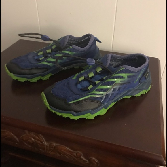 Shoes - Picture 2 of 4